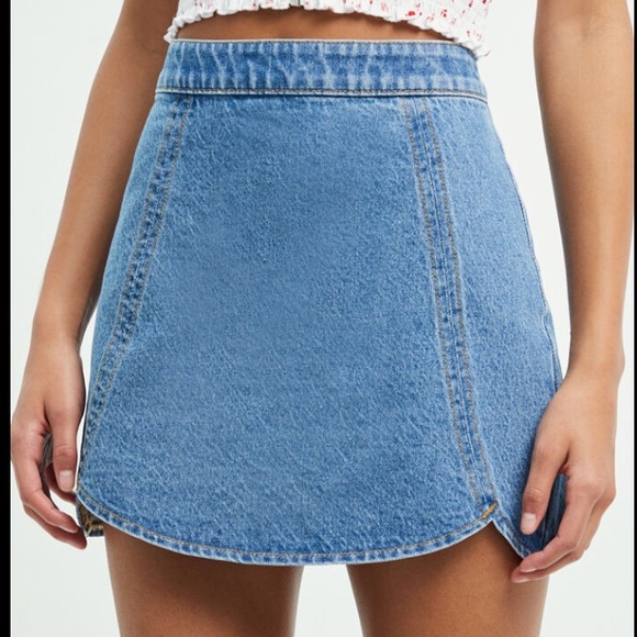 PacSun Dresses & Skirts - Pacsun joplin blue light wash denim tulip skirt